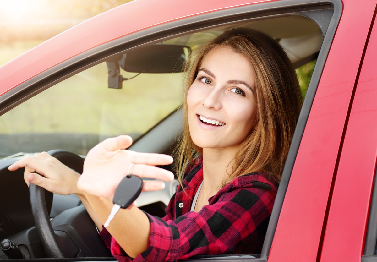 Курсы вождения петербург. Красивые фото для автошколы. Woman with car Keys. Женщина за рулём макияж. Автошкола крутые фото.